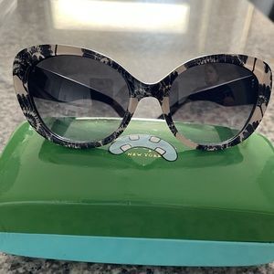 Like new worn a few times and well taken care of